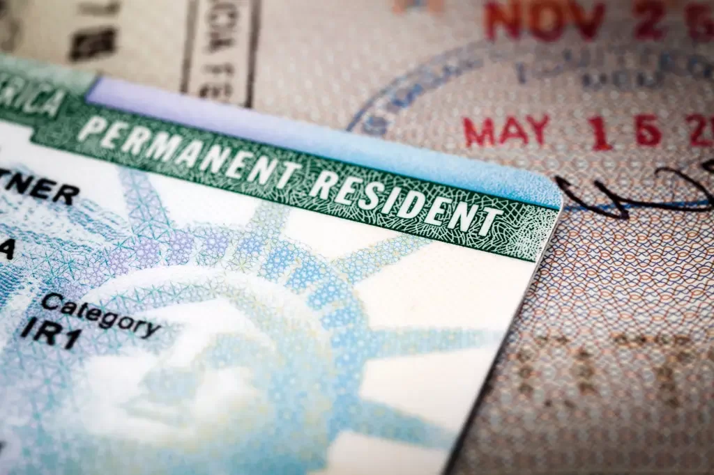 EUA avalia PL que deve acelerar aprovação de green card para Brasileiros