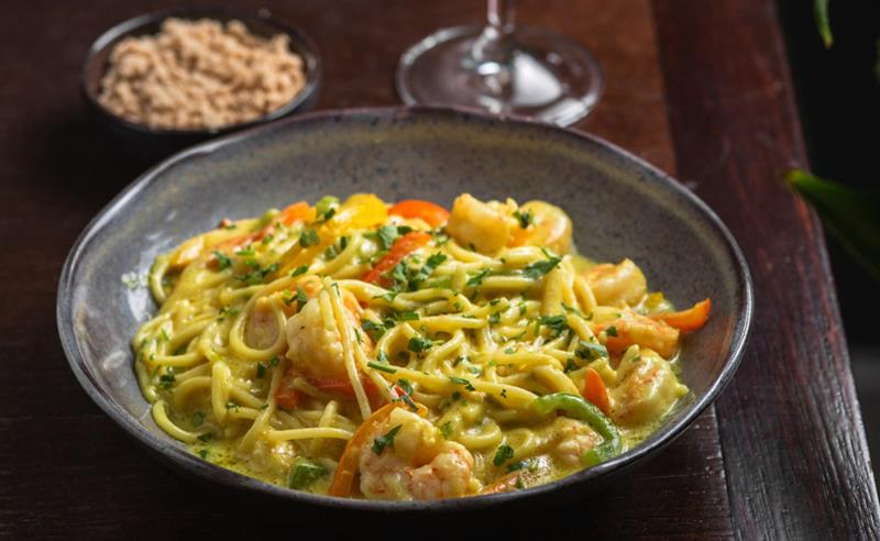 Receita com camarão e farofa transforma improviso familiar em tradição gastronômica em SC