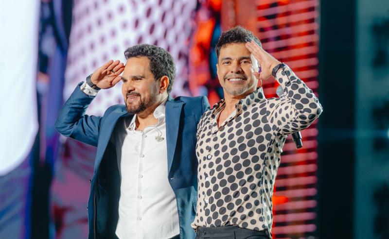 Zezé Di Camargo e Luciano encerram o Festival Histórias com grandes hits