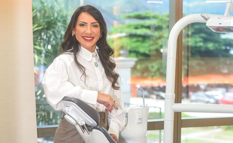Dra. Andréa Melo aponta relação entre bruxismo diário e enxaqueca crônica, agora confirmada por estudo inédito