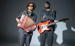 Brunno Ramos e Samuel Eleoterio lançam o single colaborativo “FOGO”, que vem acompanhado de clipe