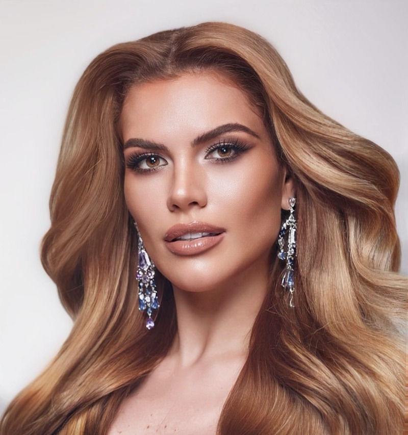 Miss Grand Brasil 2026, Paula Assunção, embarca rumo à Tailândia em busca da coroa para o Brasil