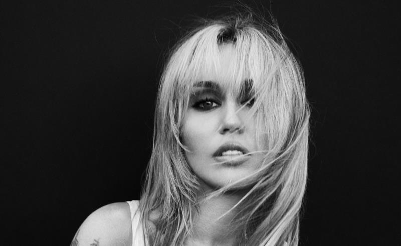 Miley Cyrus anuncia novo álbum e confirma retorno aos palcos em Los Angeles