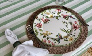 A estampa da toalha pode ser o começo de uma mesa bem composta
