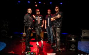 Polako lança “Autêntico & Visceral”, álbum que consolida 8 anos de carreira solo e a energia crua do indie rock