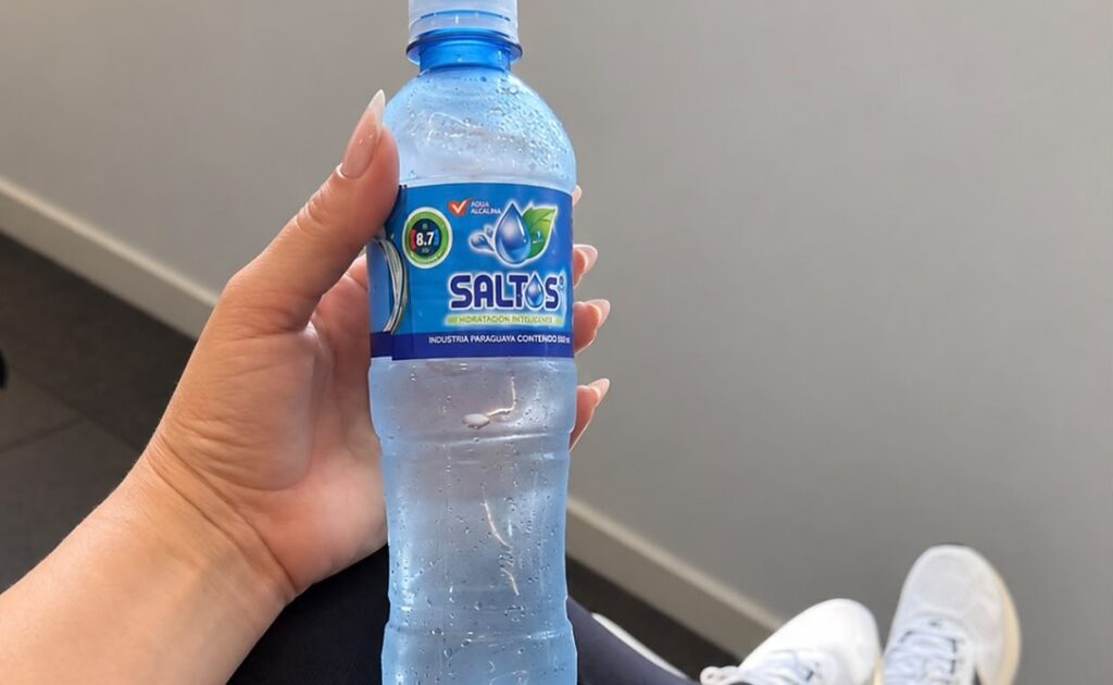 Agua mineral saltos aposta na identidade visual e personalização para expandir mercado no Paraguai