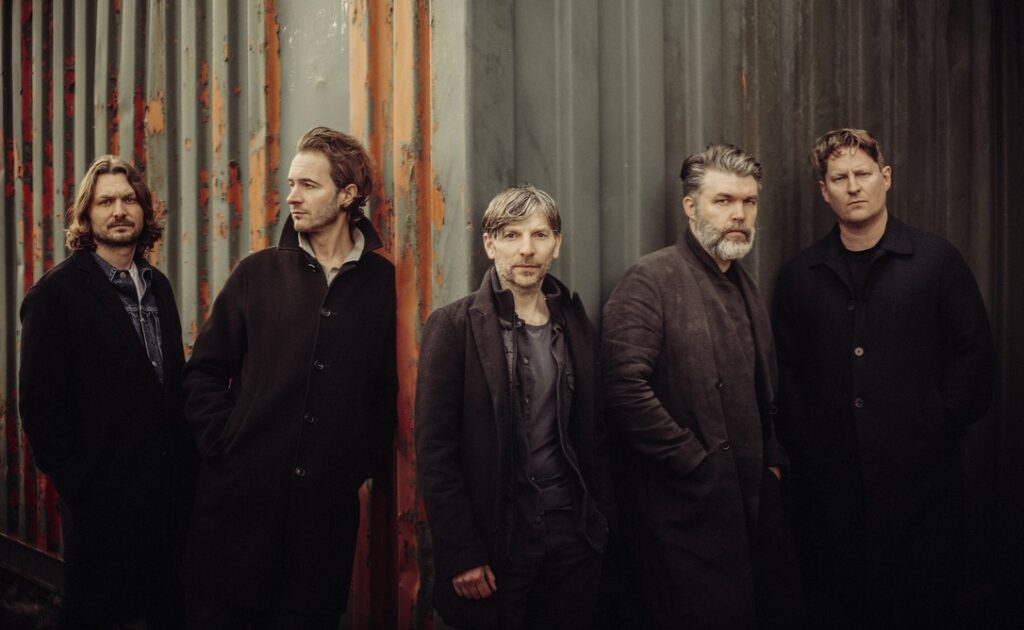 Editors lança o seu oitavo álbum de estúdio, ‘Surface, Echo & Sound’