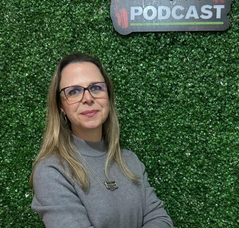 Dra. Ariane Bonucci fala sobre audição, equilíbrio e prevenção de perdas auditivas no Podsticando